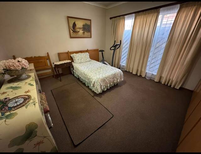 4 BEDROOM FREESTANDING FOR SALE IN GLEN MARAIS